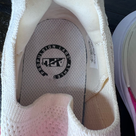 APL TECHLOOM BLISS WOMENS 7.5 SLIP ON SNEAKER EUC - Picture 12 of 13